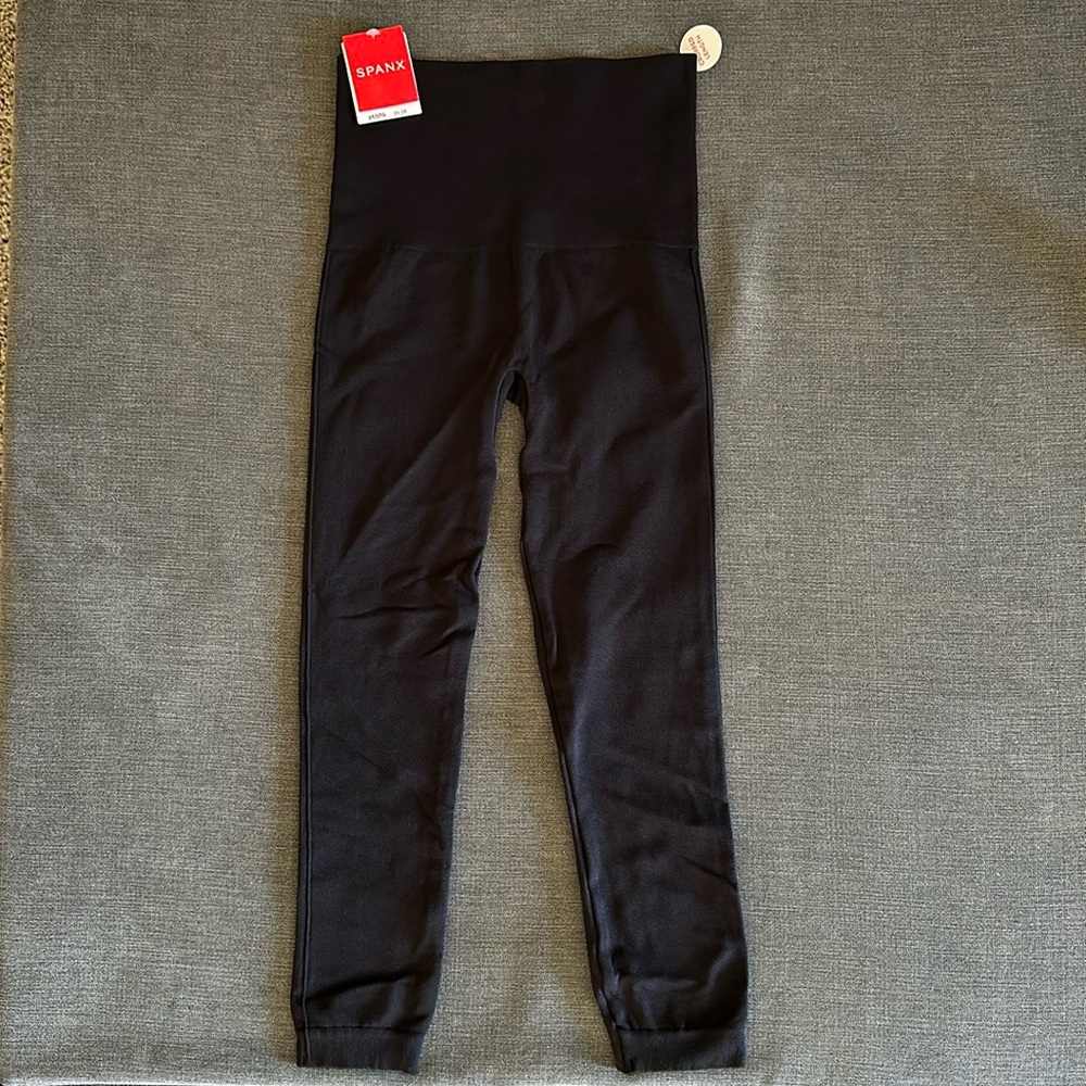 Spanx look at me now cropped legging in very black. Size small, new with tags.